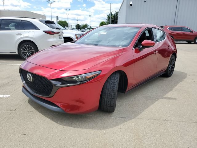 Used 2019 MAZDA MAZDA3 Hatchback w/ Premium Package FWD image 2