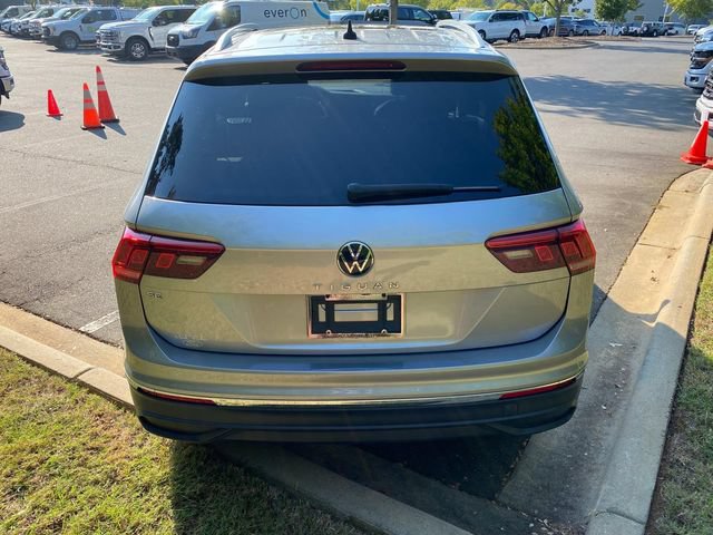 Used 2023 Volkswagen Tiguan SE w/ Panoramic Sunroof Package FWD image 30