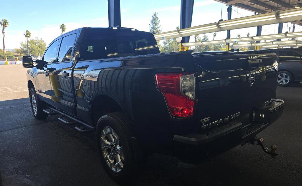 Used 2022 Nissan Titan SV w/ SV Convenience Package image 5