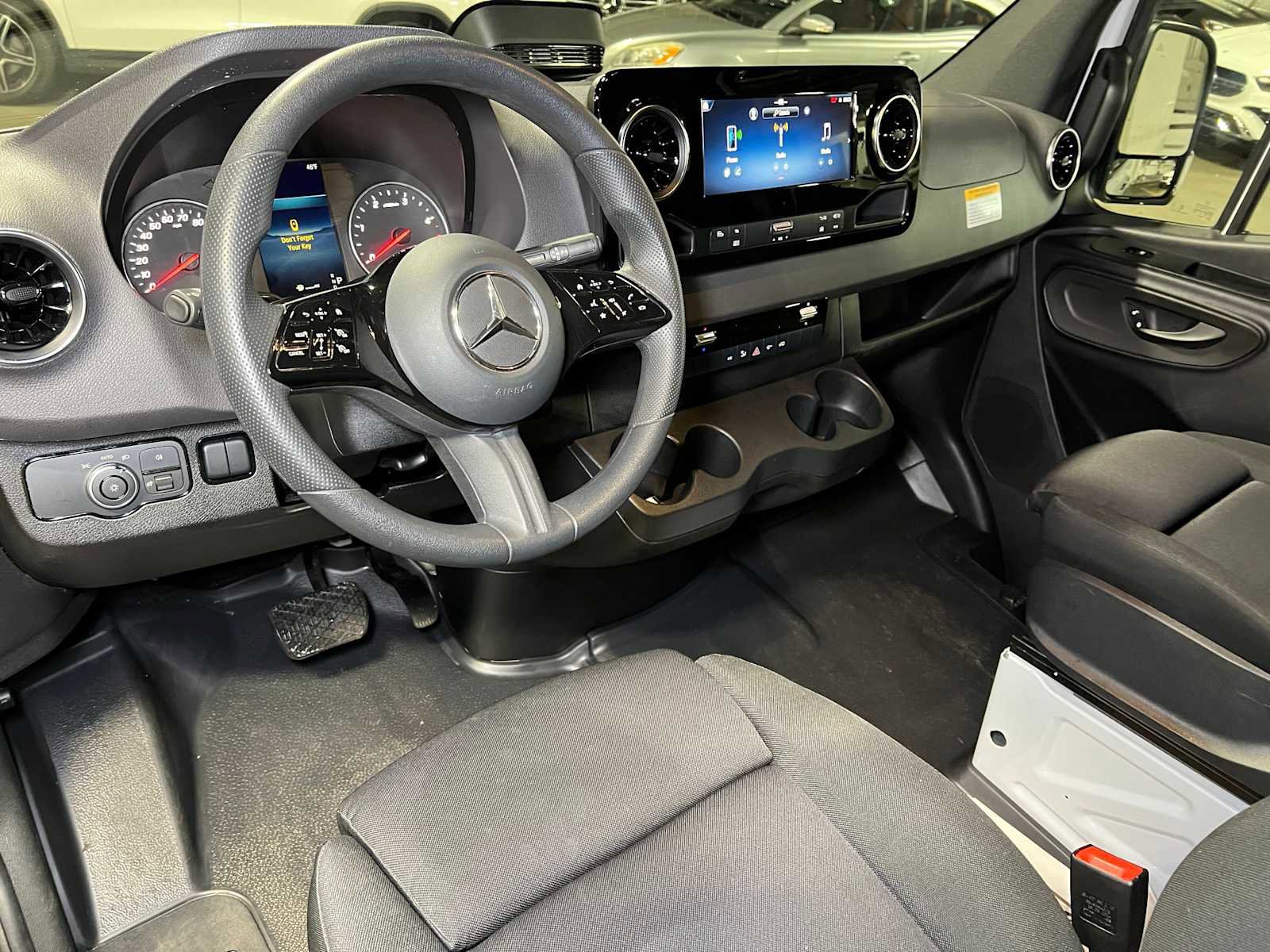 Used 2025 Mercedes-Benz Sprinter 2500 image 22