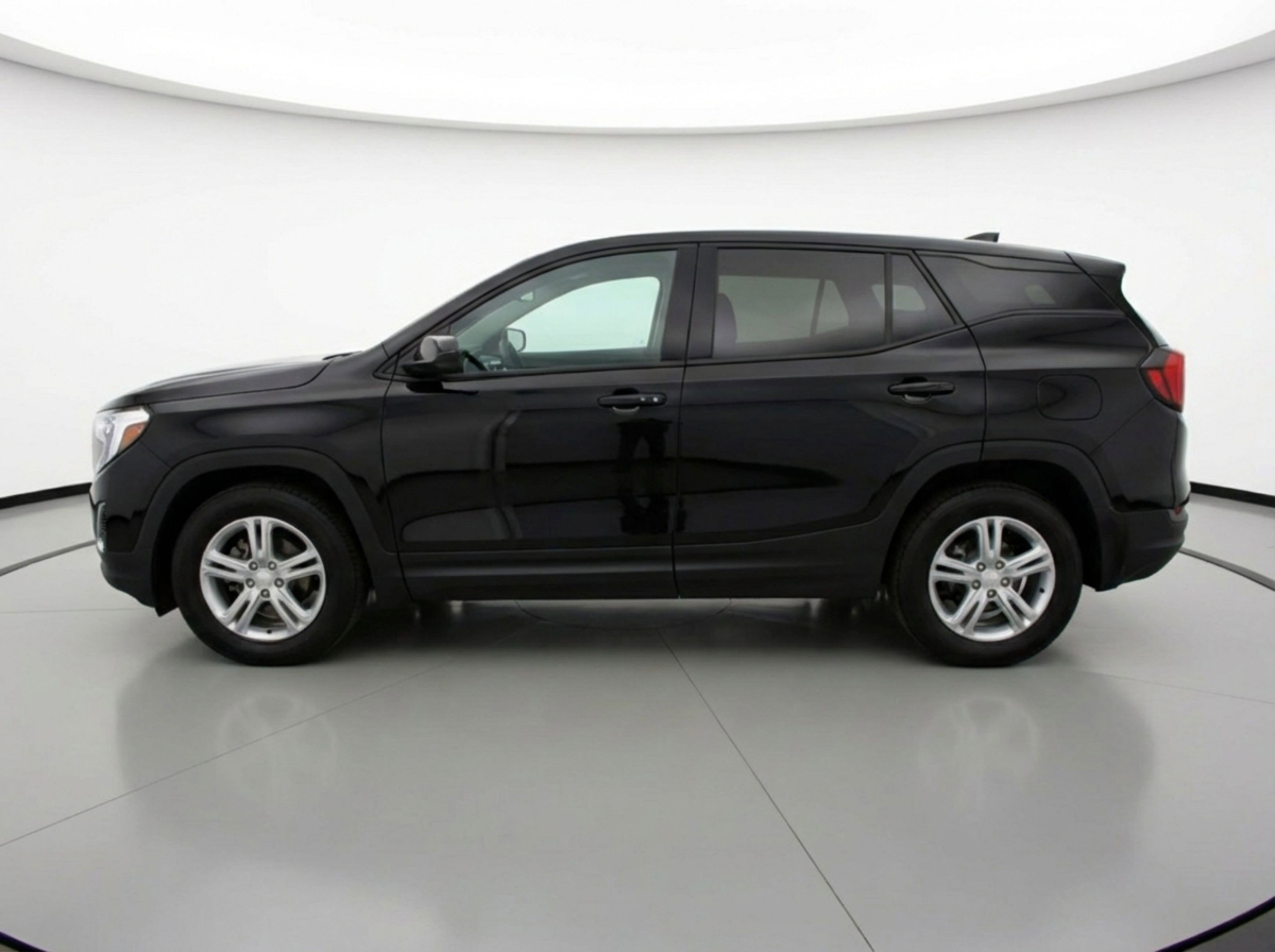 Used 2024 GMC Terrain SLE image 5