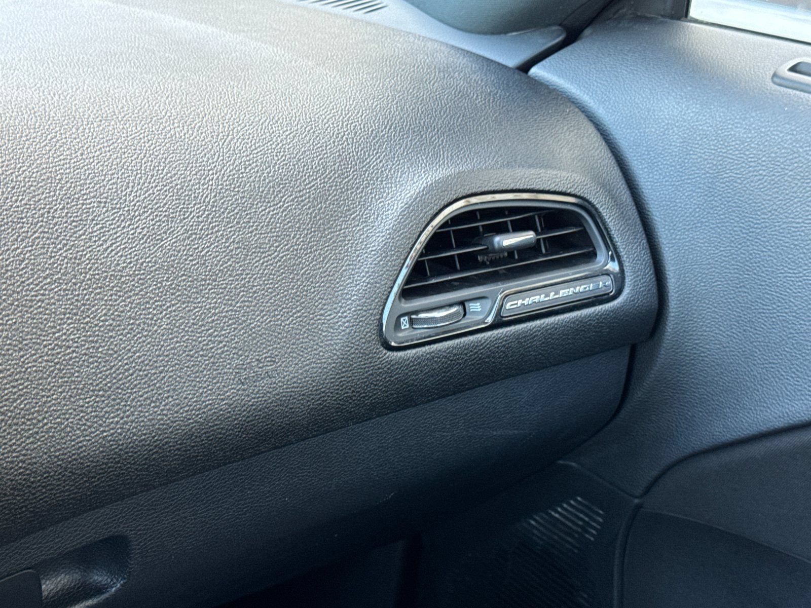 Used 2022 Dodge Challenger SXT RWD image 40