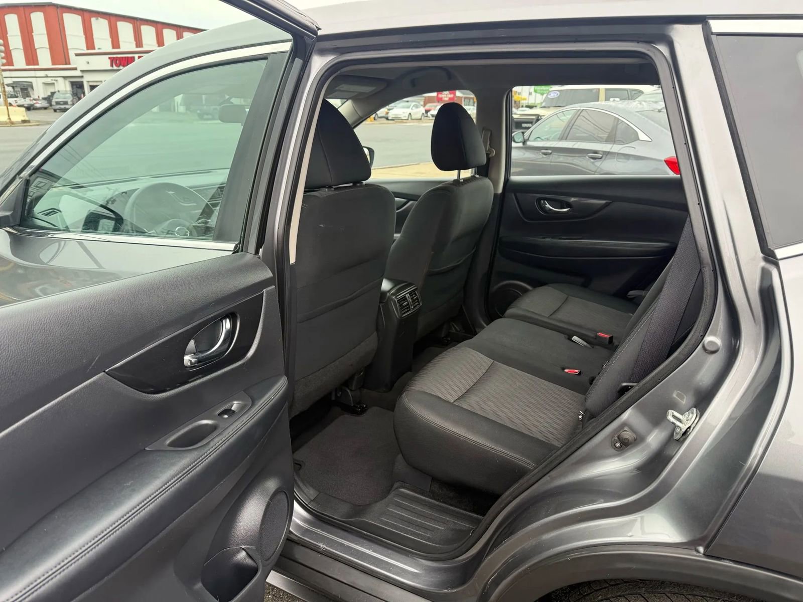 Used 2017 Nissan Rogue S image 9