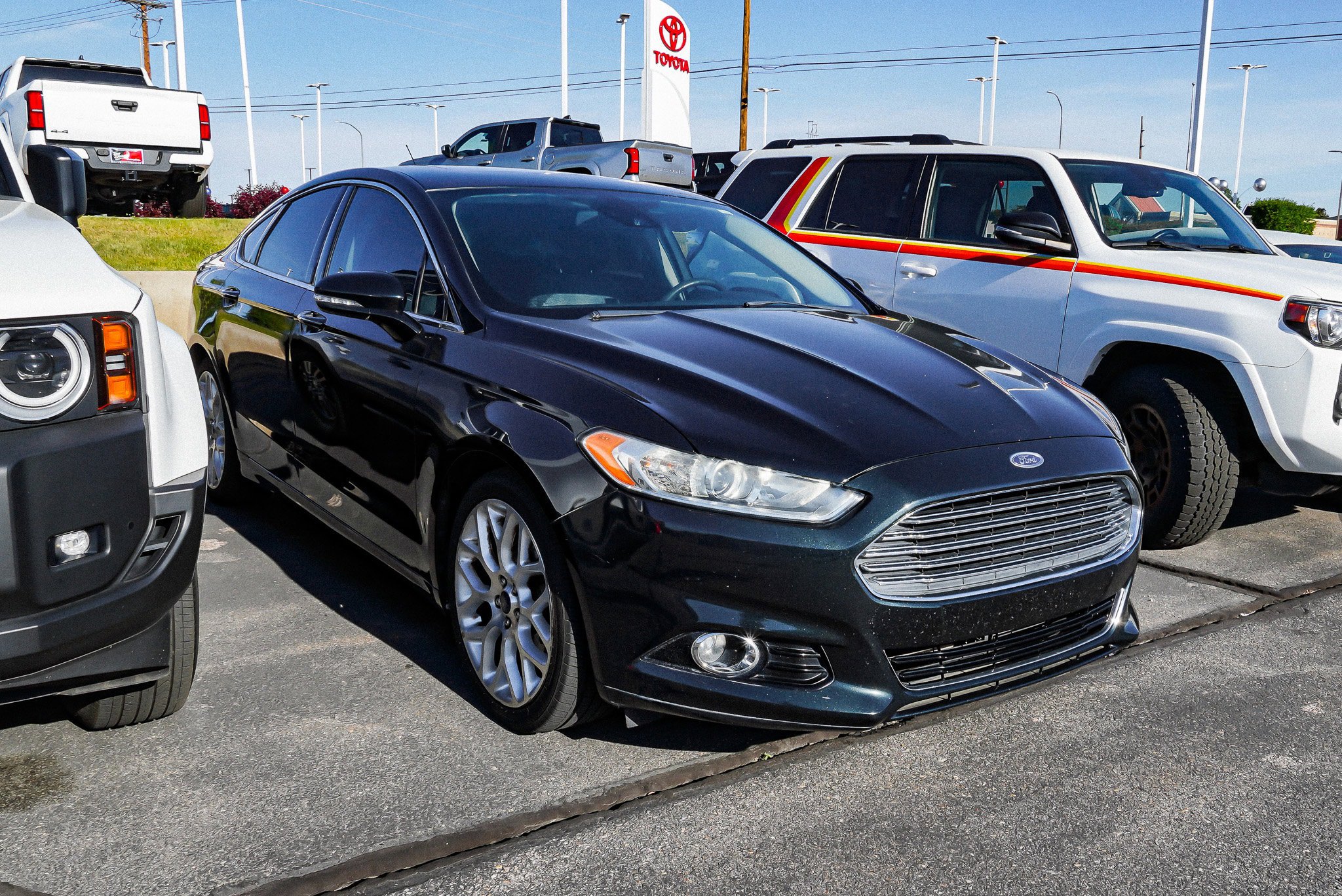 Used 2014 Ford Fusion Titanium FWD image 2