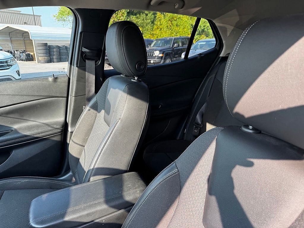 Used 2021 Buick Encore GX Preferred w/ Cold Weather Comfort Package FWD image 19