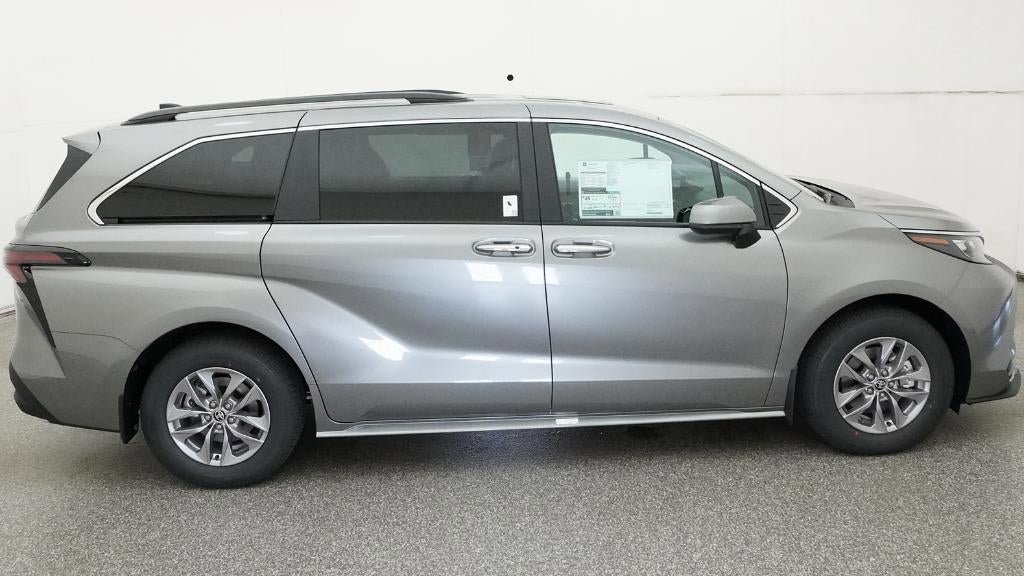 New 2026 Toyota Sienna XLE FWD image 11