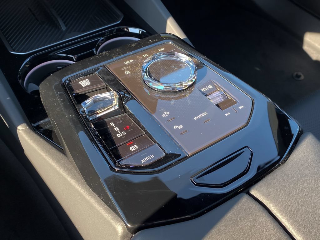 New 2027 BMW 550e xDrive w/ Executive Package AWD/4WD image 30