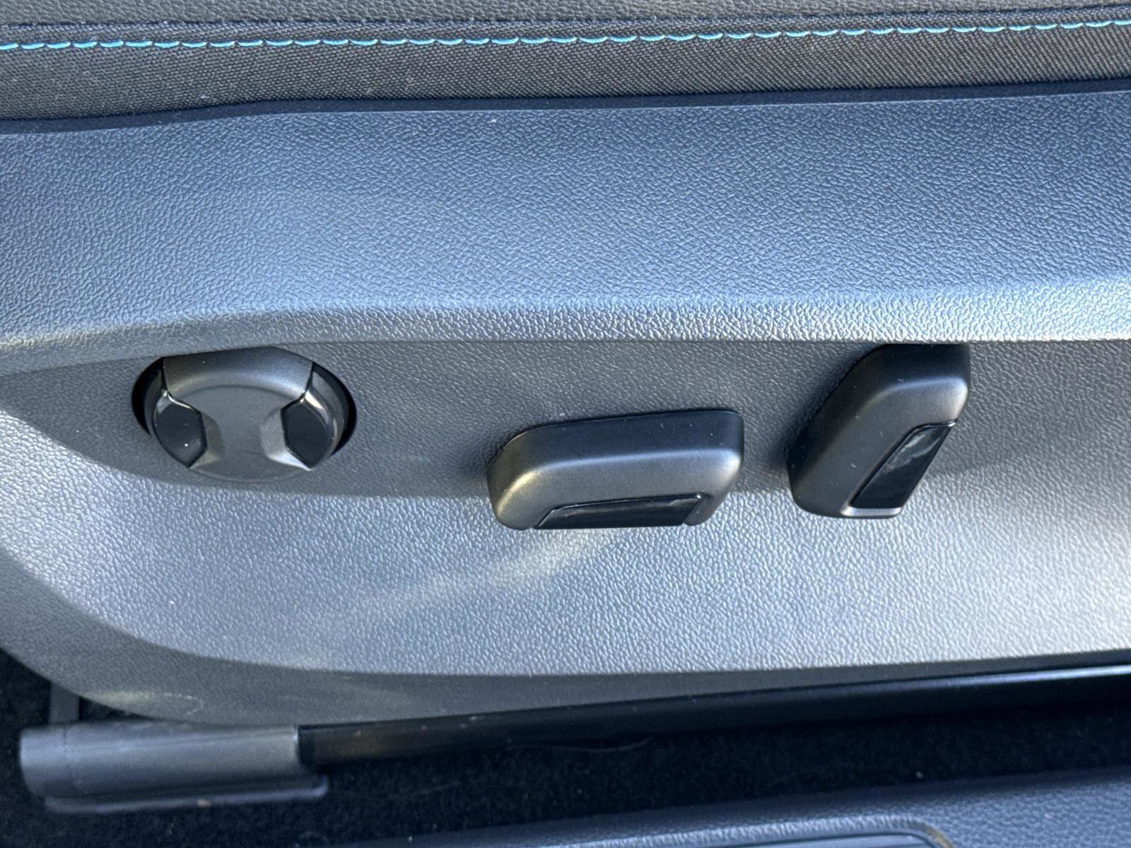 Used 2024 Volkswagen Taos SE image 16