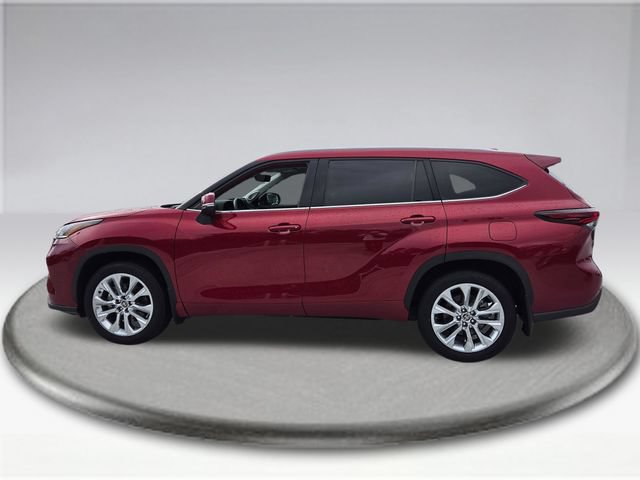 Used 2025 Toyota Highlander Limited FWD image 17