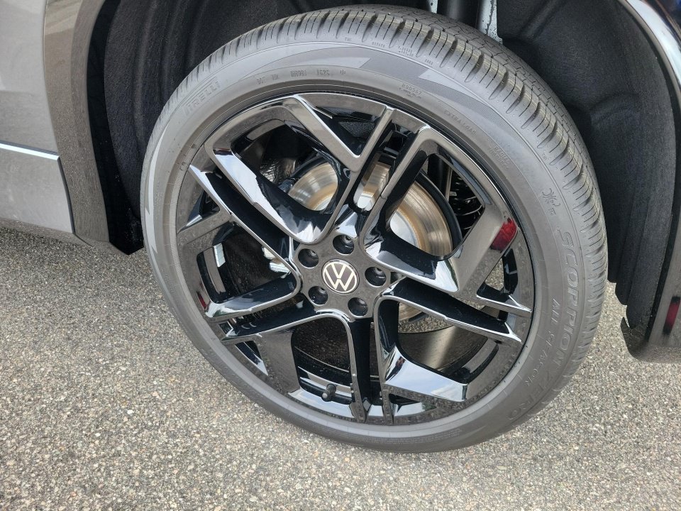 New 2026 Volkswagen Tiguan SE R-Line FWD image 25