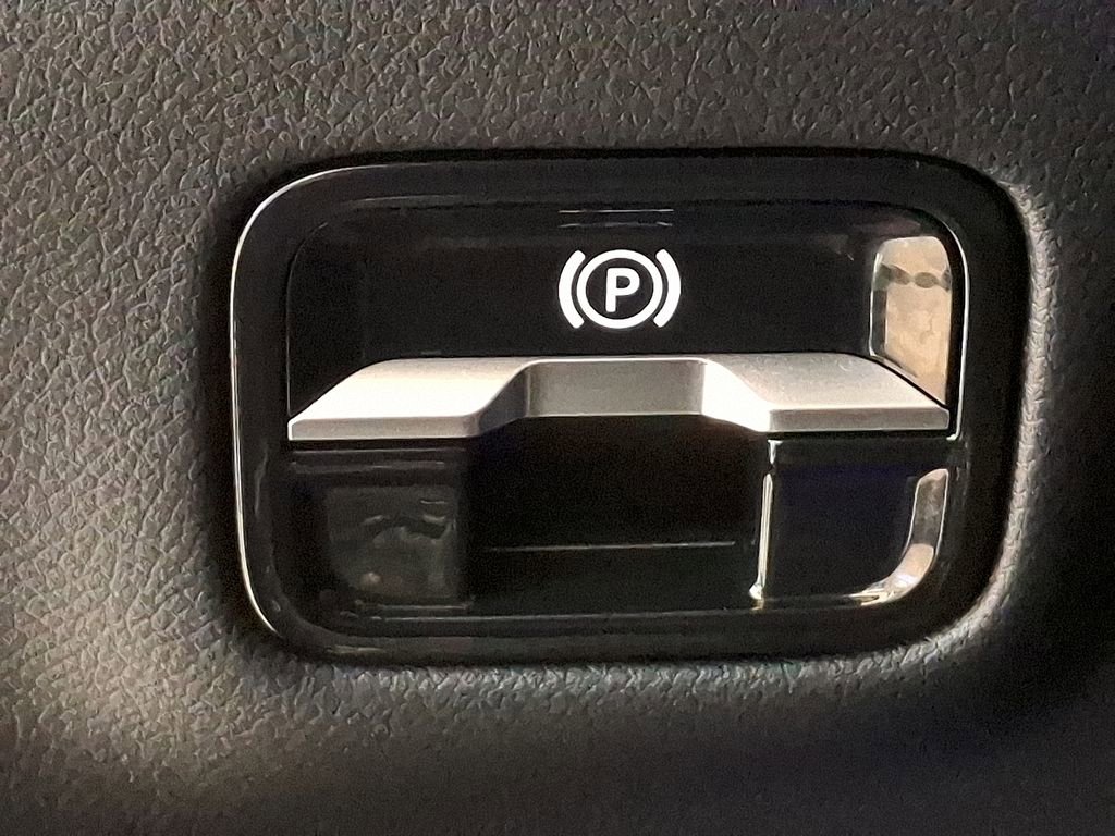 Used 2024 Mercedes-Benz E 350 4MATIC Sedan image 25