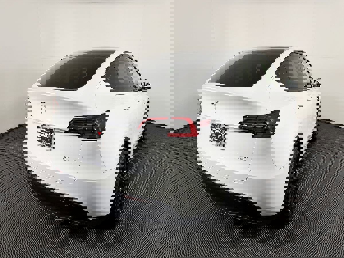 Used 2020 Tesla Model Y Long Range image 9