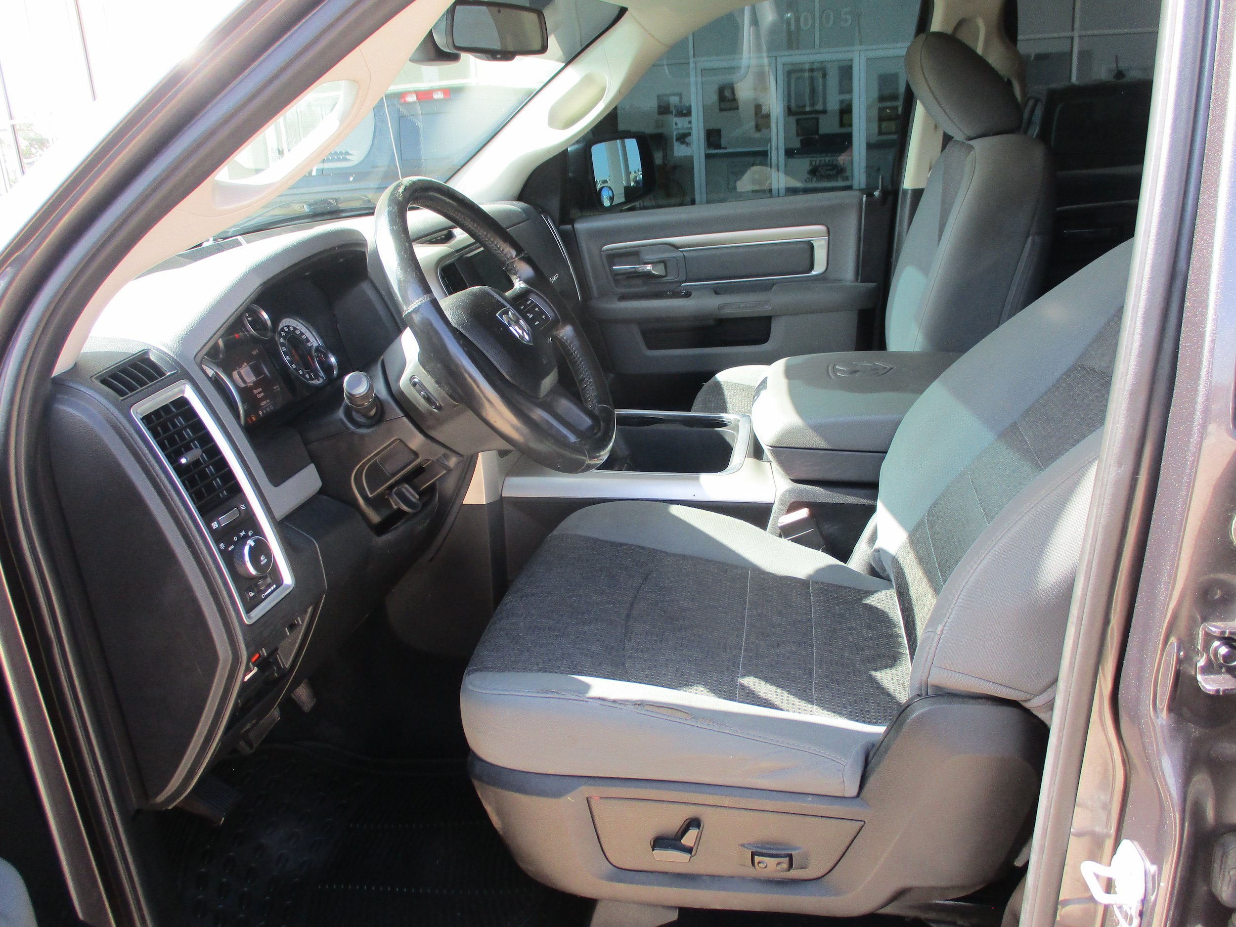 Used 2017 RAM 1500 Big Horn AWD/4WD image 4