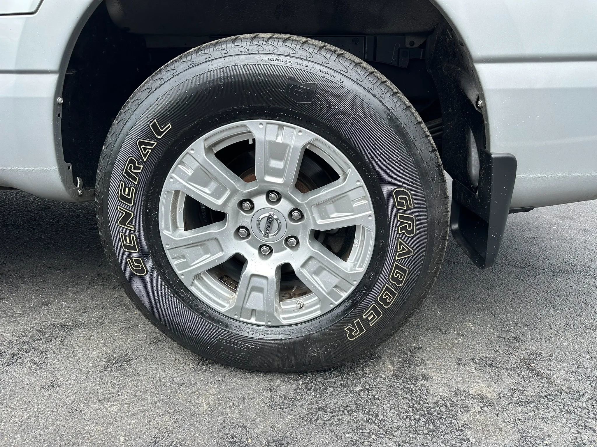 Used 2018 Nissan Titan SV AWD/4WD image 9