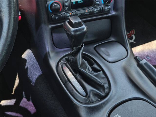 Used 2004 Chevrolet Corvette Coupe w/ Preferred Equipment Group RWD image 14