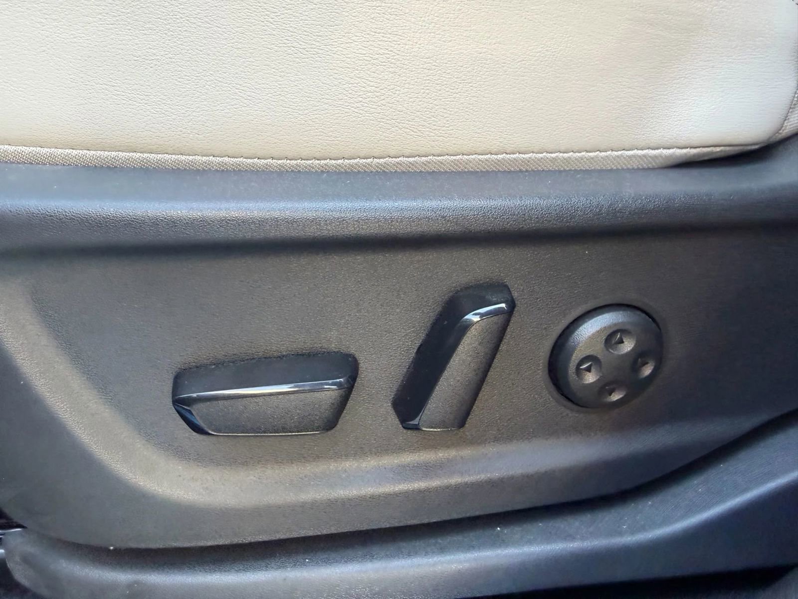 Used 2025 Nissan Ariya AWD image 14