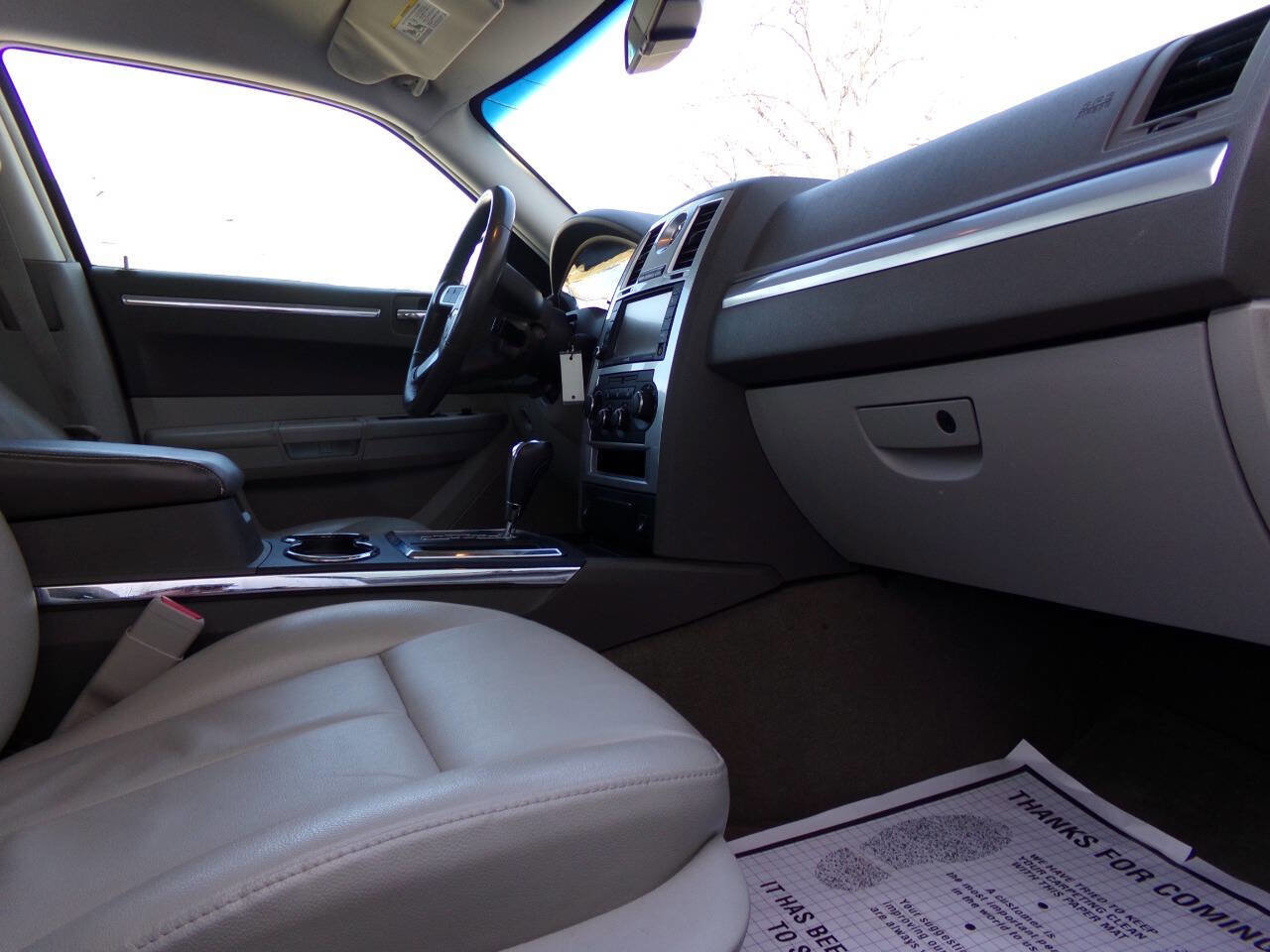 Used 2010 Chrysler 300 Touring RWD image 23