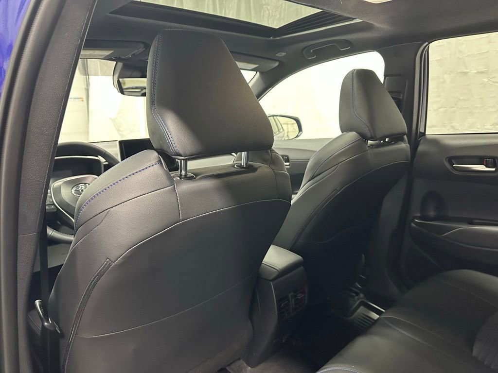 Used 2025 Toyota Corolla Cross XSE w/ Convenience Package image 47