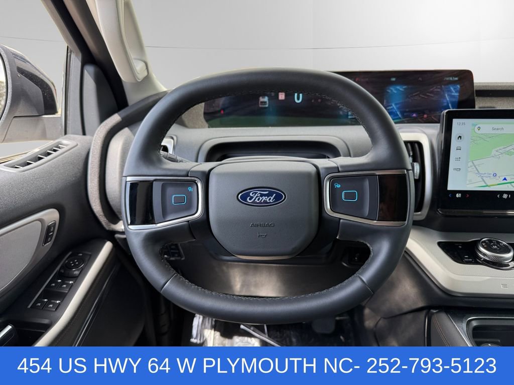 Used 2025 Ford Expedition Active AWD/4WD image 12