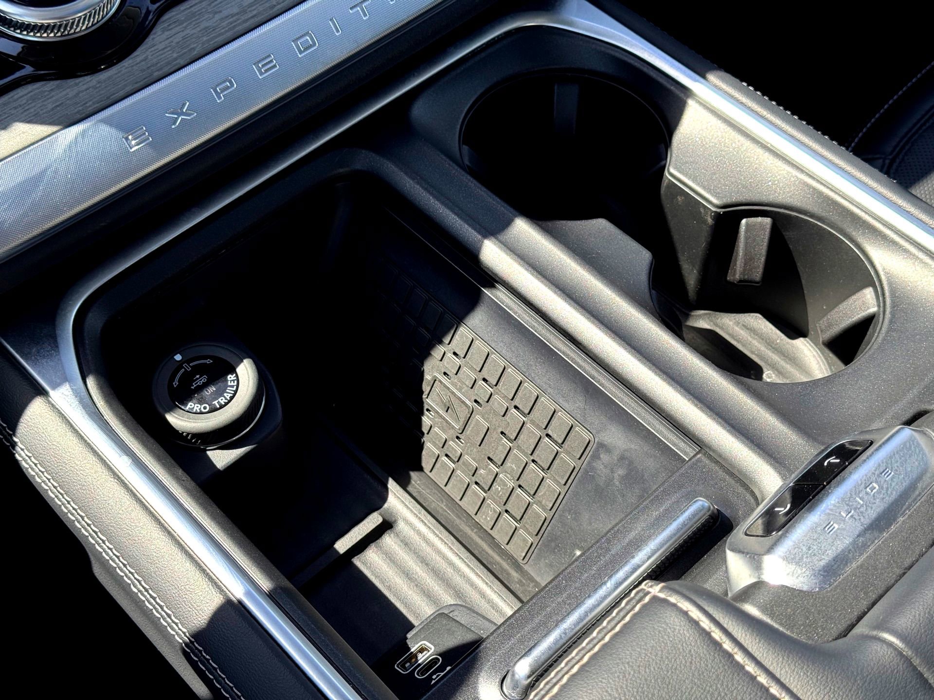Used 2025 Ford Expedition Platinum AWD/4WD image 31