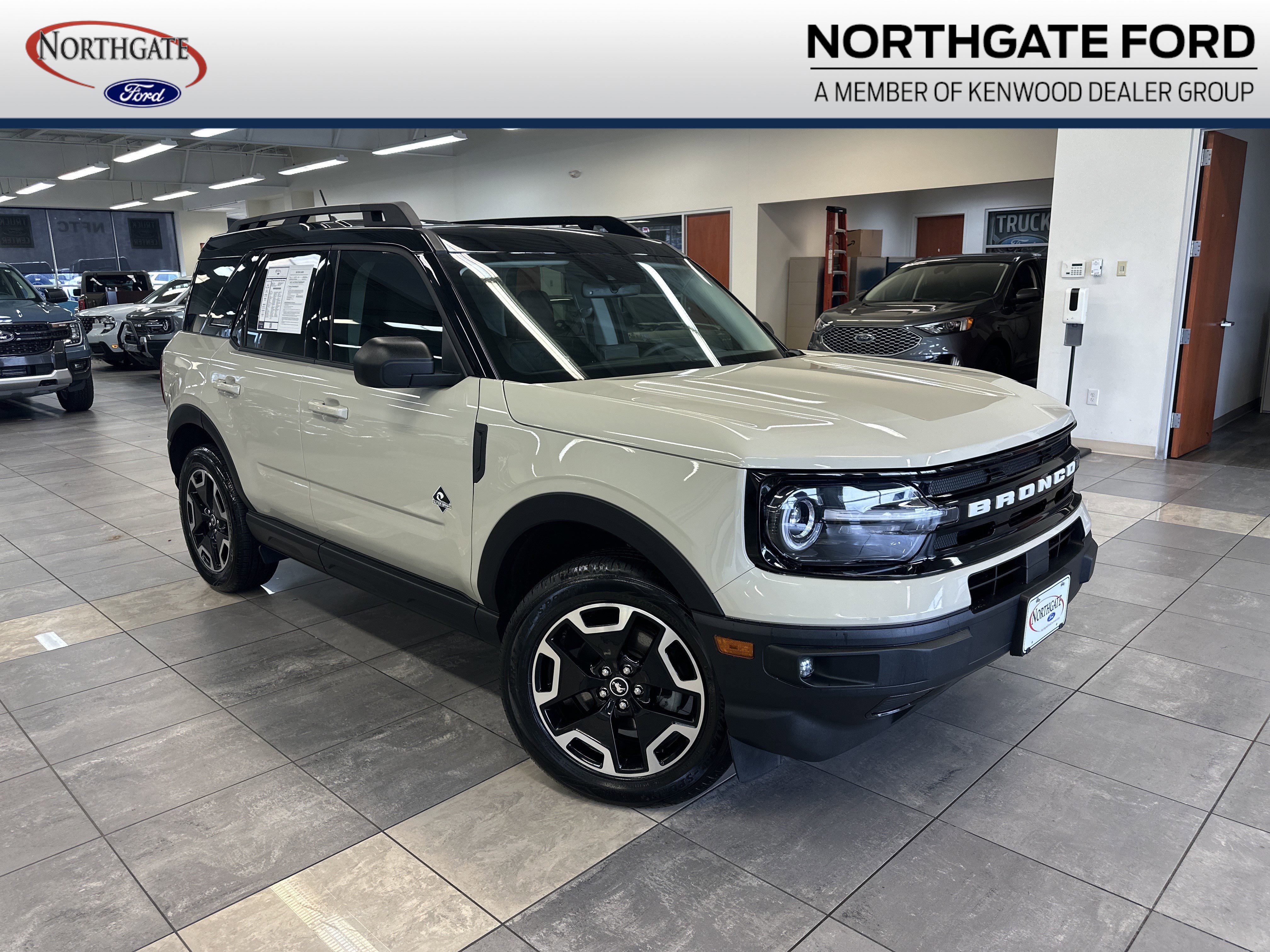 Used 2024 Ford Bronco Sport Outer Banks w/ Tech Package image 1
