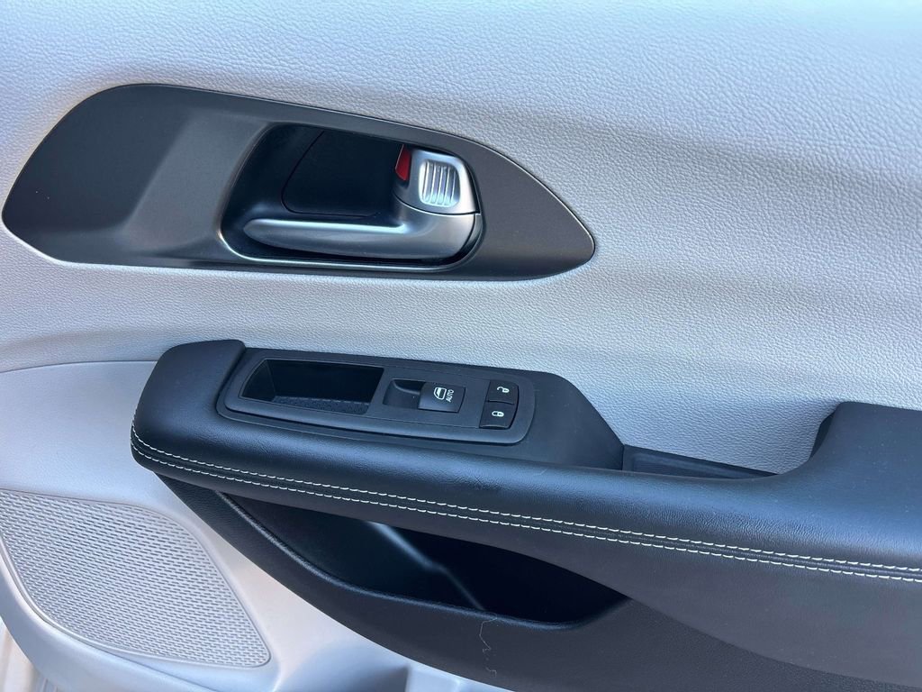 Used 2024 Chrysler Pacifica Touring-L image 20
