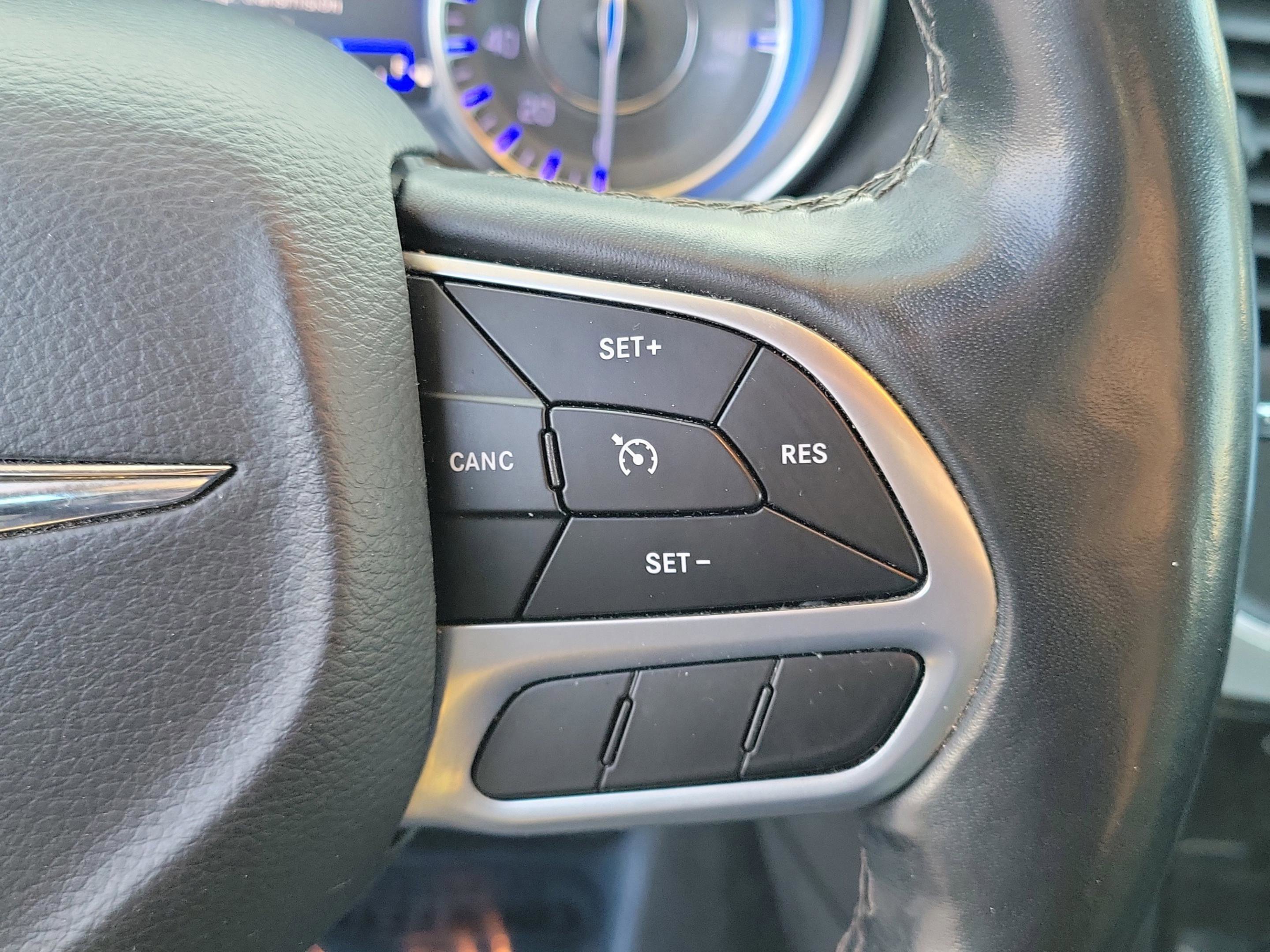 Used 2019 Chrysler 300 Limited image 24