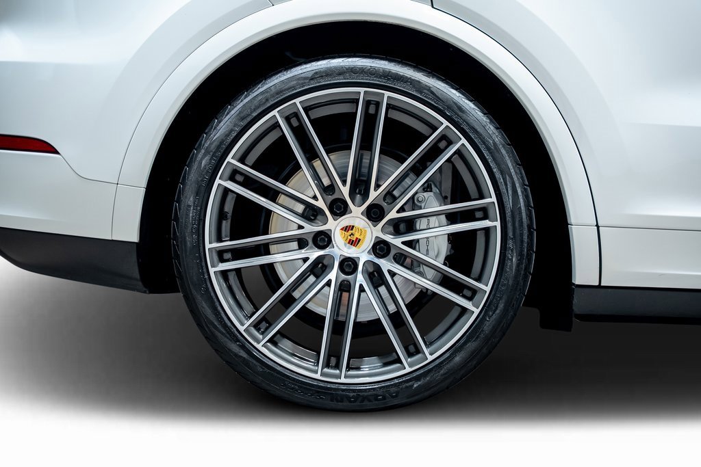 Used 2021 Porsche Cayenne Turbo image 20