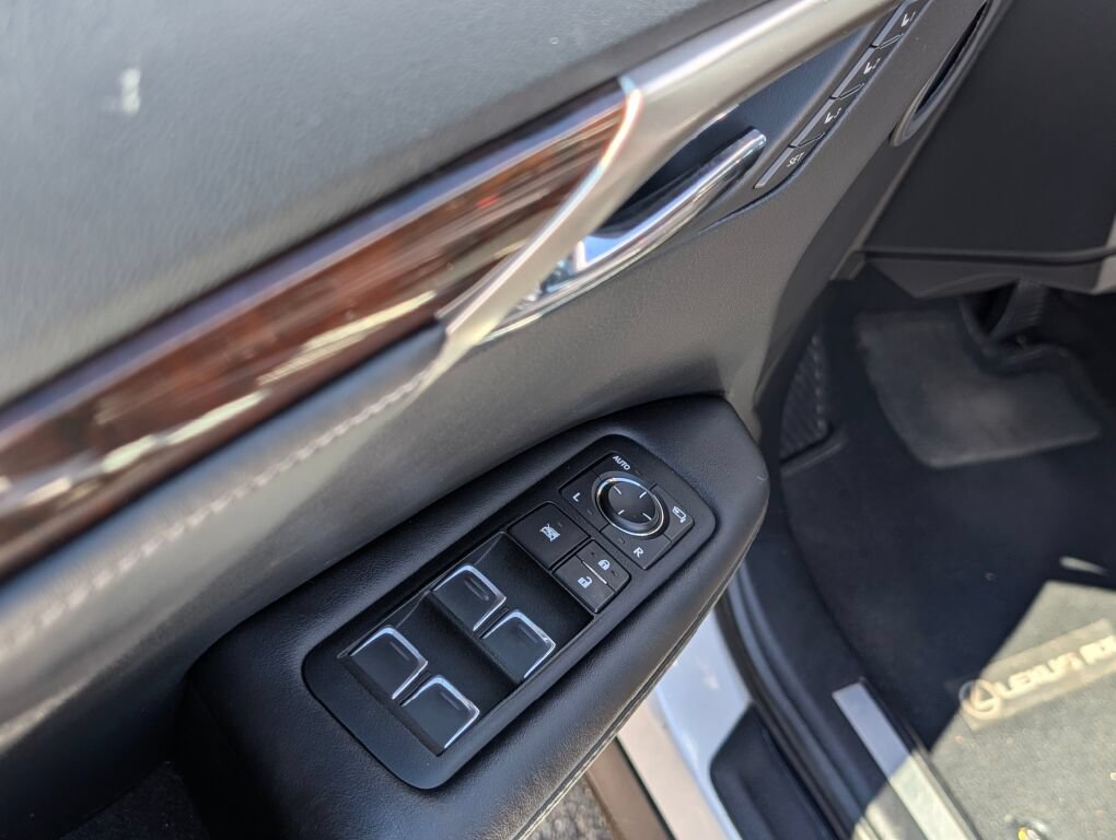 Used 2017 Lexus RX 450h AWD w/ Cold Weather Package image 37