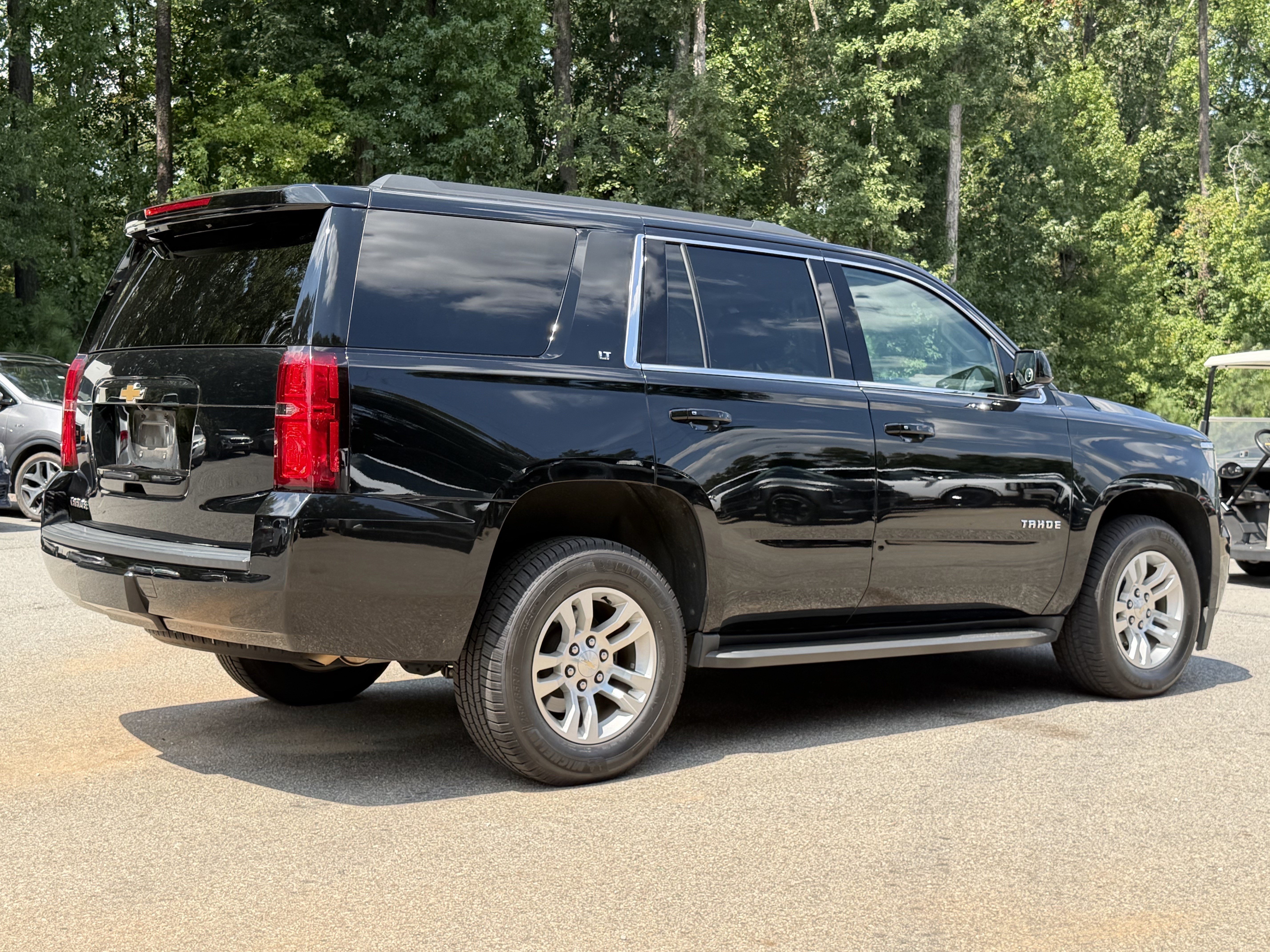 Used 2018 Chevrolet Tahoe LT w/ Luxury Package RWD image 28