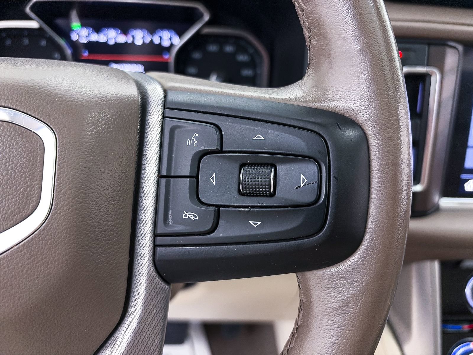 Used 2021 GMC Yukon Denali w/ Denali Premium Package image 36