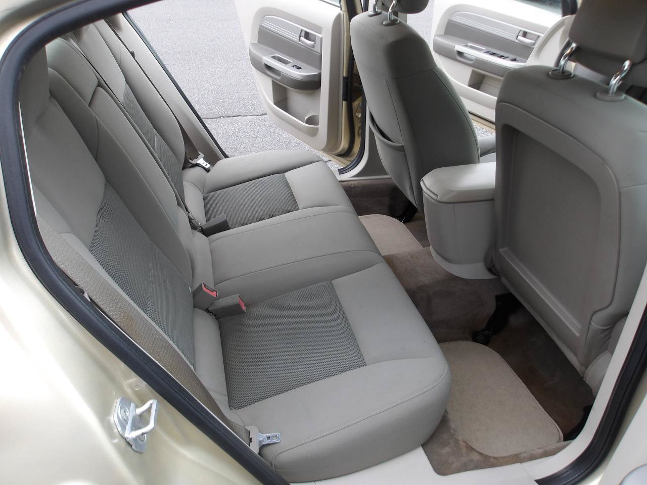 Used 2010 Chrysler Sebring Touring FWD image 12