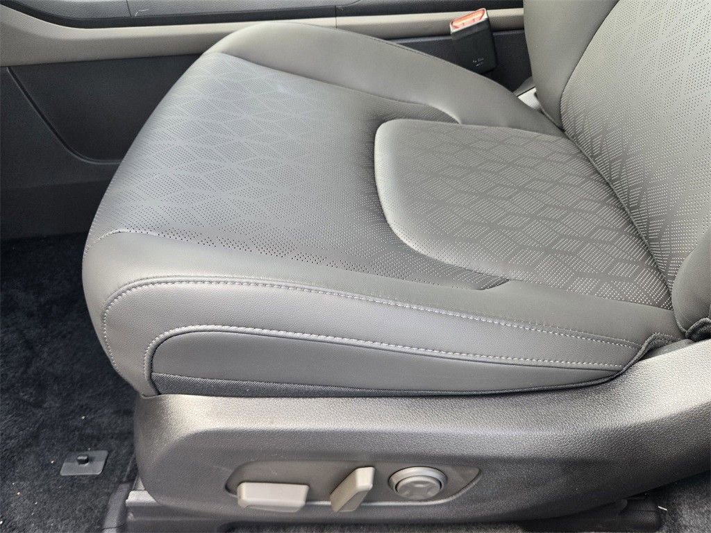 New 2026 Kia Carnival LXS image 17