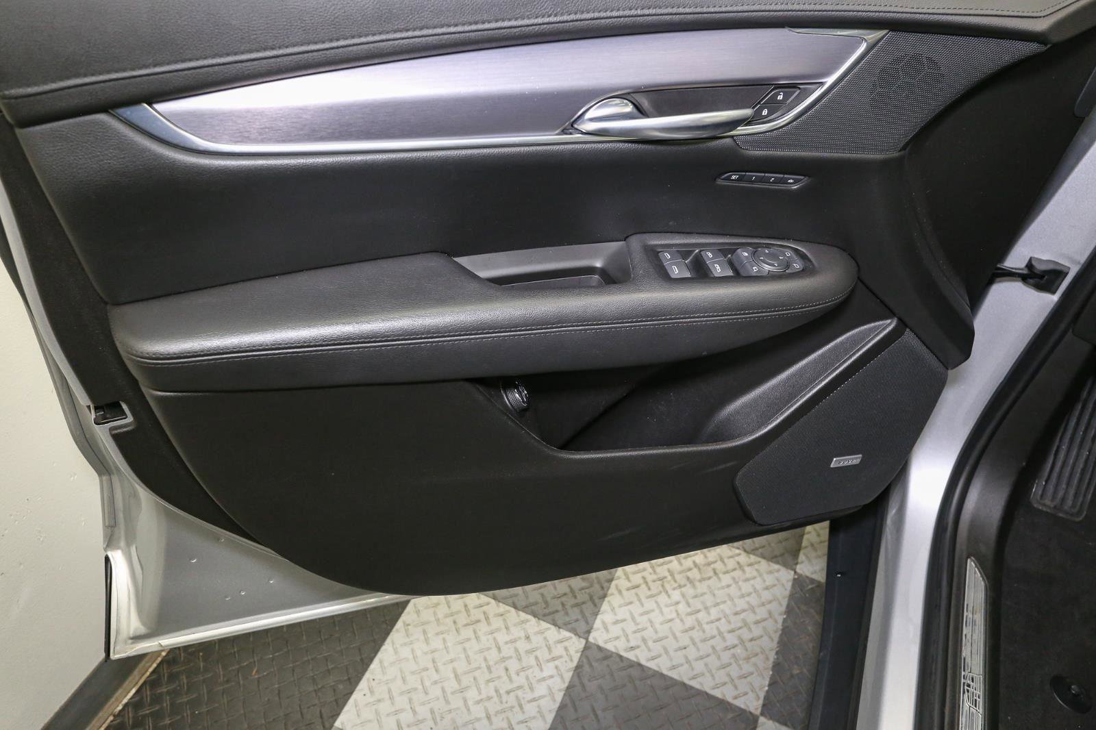 Used 2018 Cadillac XT5 Luxury w/ Driver Awareness Package image 45