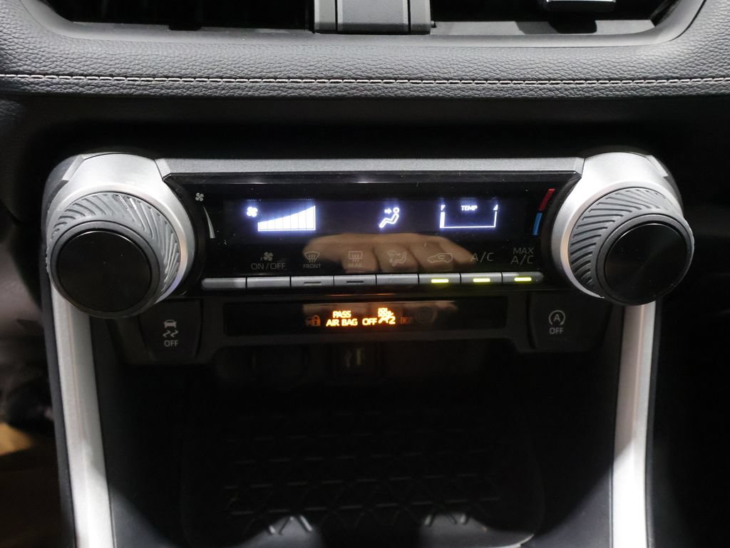 Used 2025 Toyota RAV4 LE AWD/4WD image 28