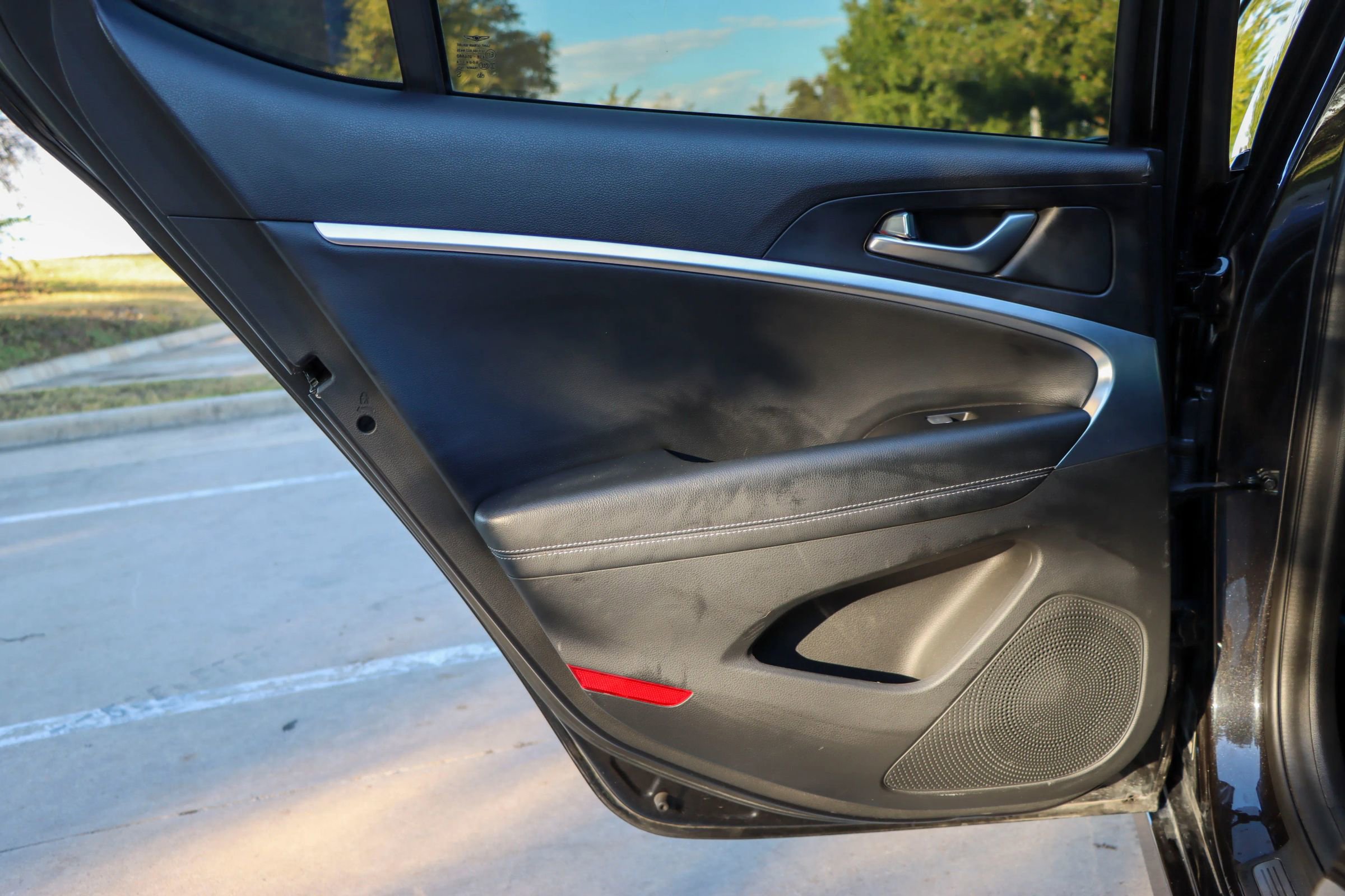 Used 2019 Genesis G70 2.0T Advanced image 11