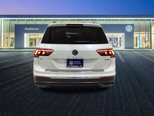 Used 2023 Volkswagen Tiguan SE w/ Panoramic Sunroof Package image 26