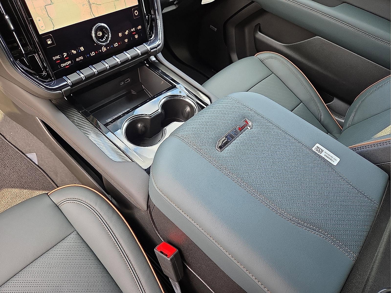 New 2026 GMC Yukon XL AT4 w/ AT4 Premium Plus Package image 25