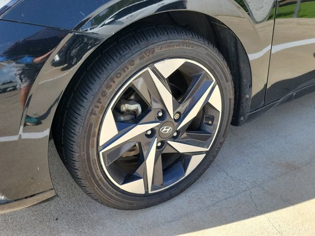 Used 2022 Hyundai Elantra Limited w/ Cargo Package FWD image 2
