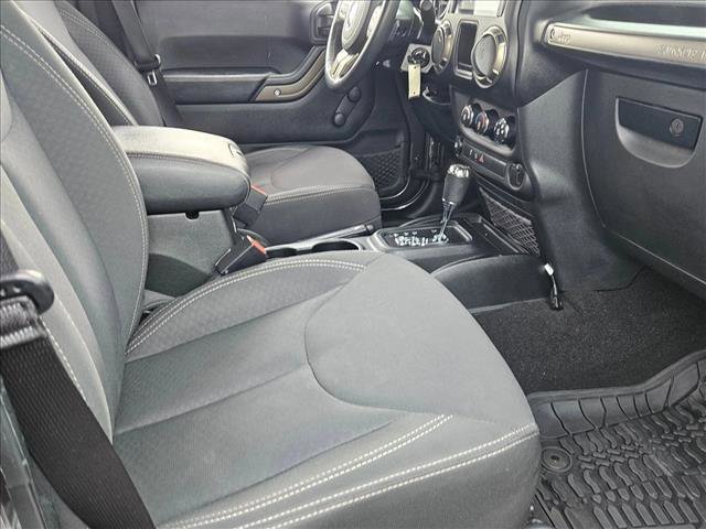 Used 2018 Jeep Wrangler Golden Eagle image 19