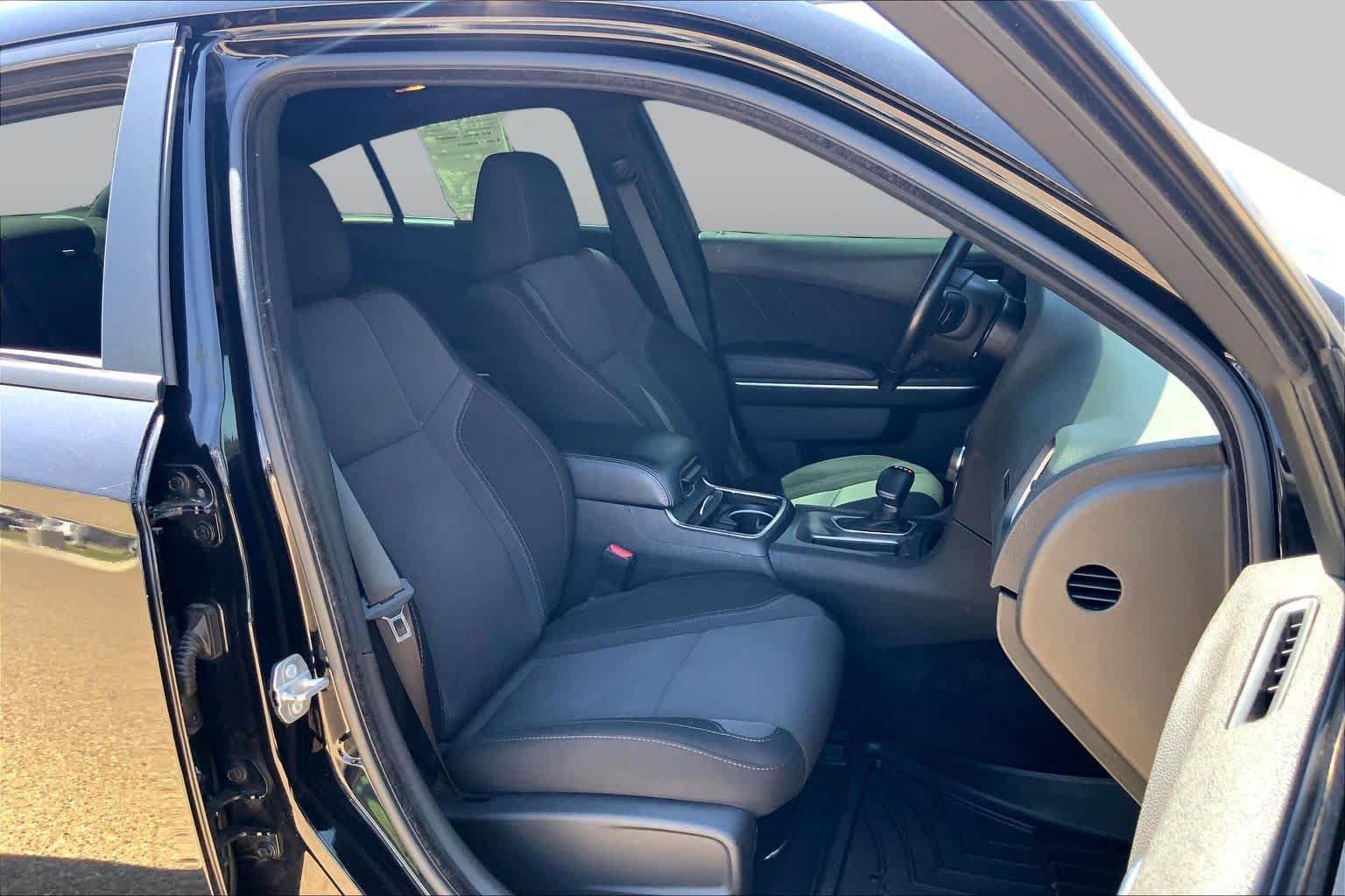 Used 2022 Dodge Charger SXT RWD image 9