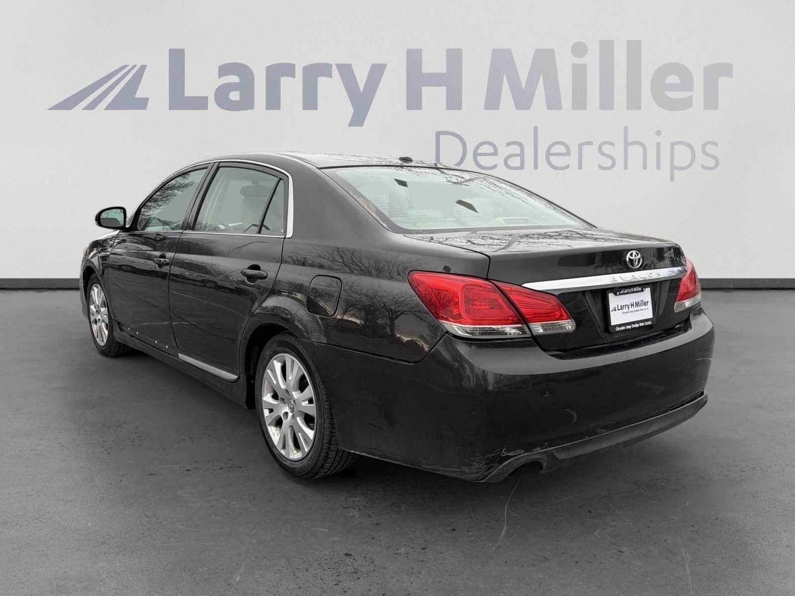 Used 2012 Toyota Avalon Base image 6