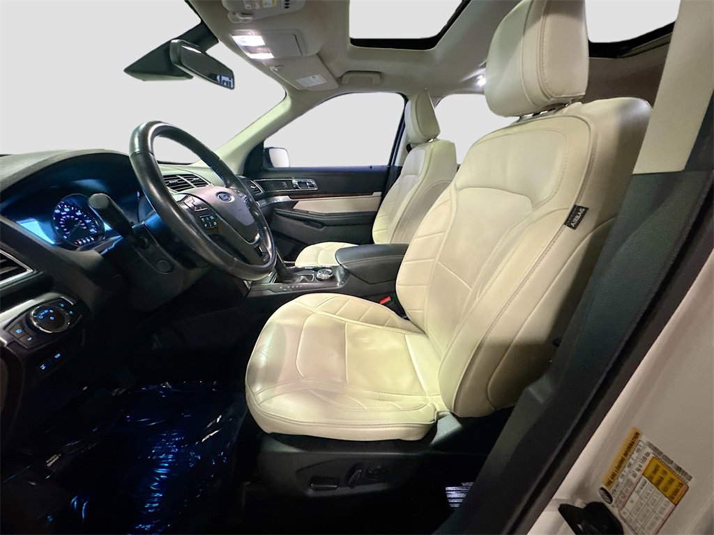 Used 2019 Ford Explorer Limited w/ Limited Luxury Package image 24