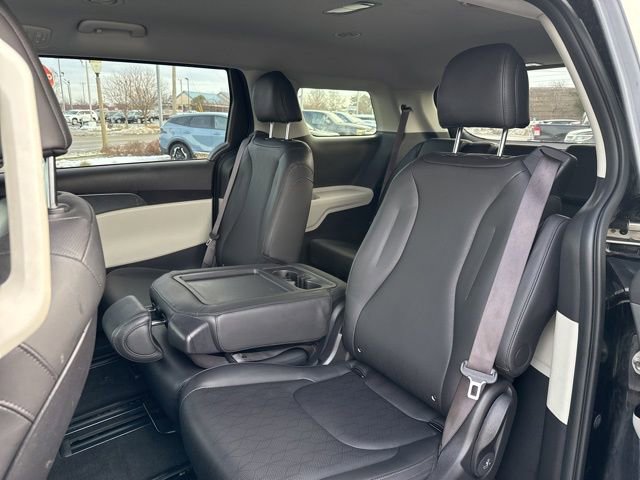Used 2023 Kia Carnival LX image 33