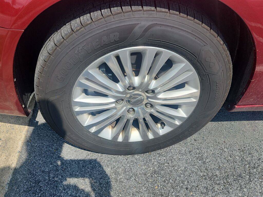 Used 2016 Chrysler Town & Country Limited FWD image 4