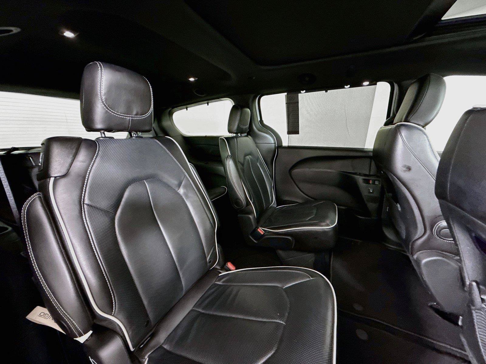 Used 2025 Chrysler Pacifica Limited FWD image 52