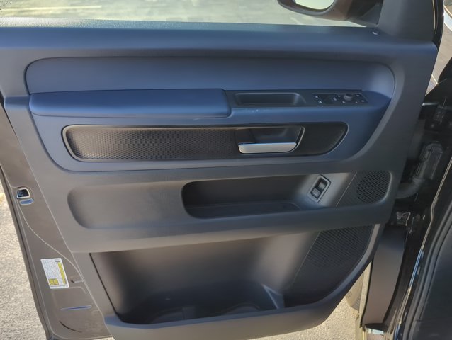 Used 2025 Volkswagen ID. Buzz Pro S RWD image 12