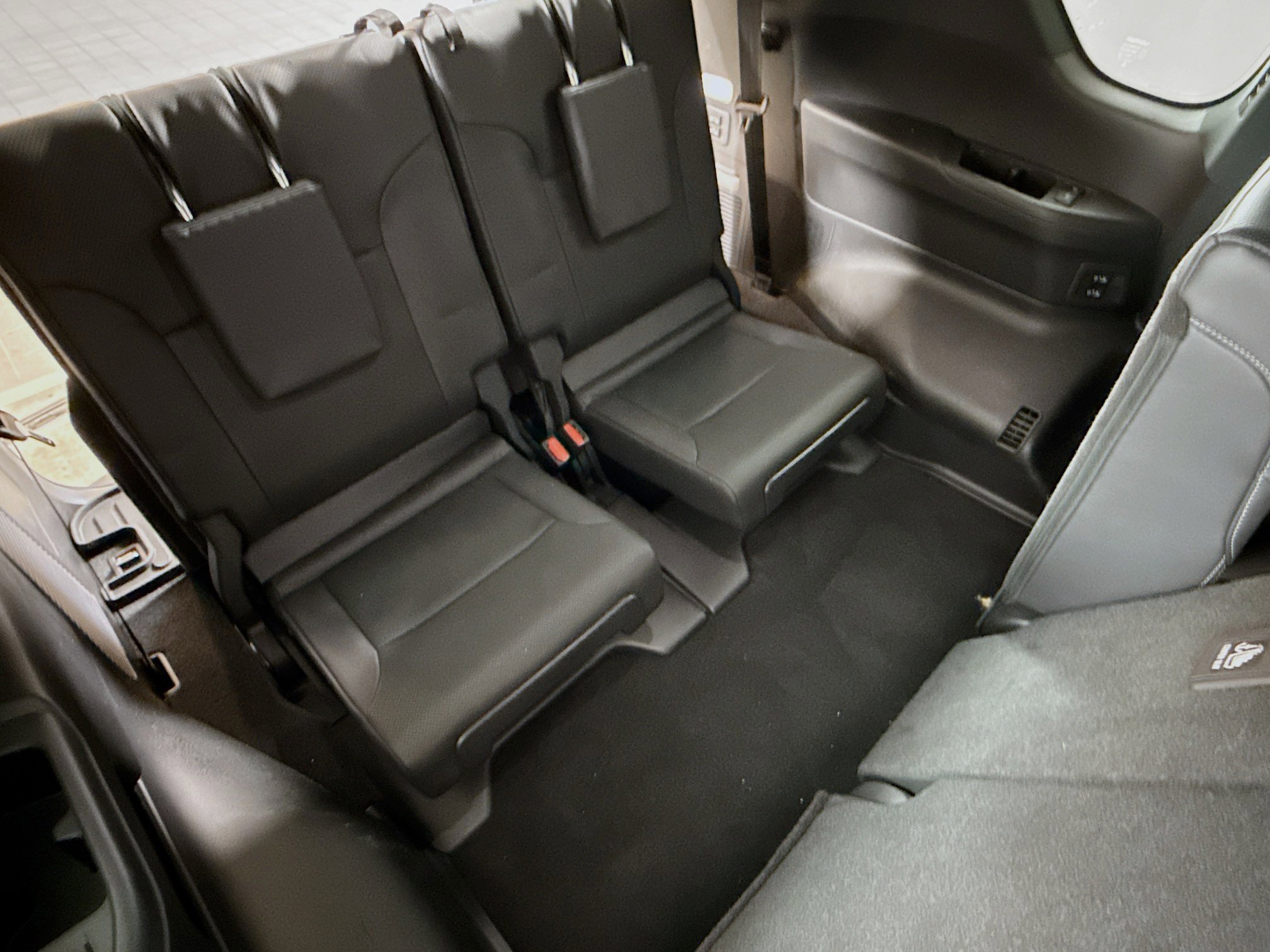 Used 2023 Lexus LX 600 F Sport w/ Accessory Package (Z1) image 27