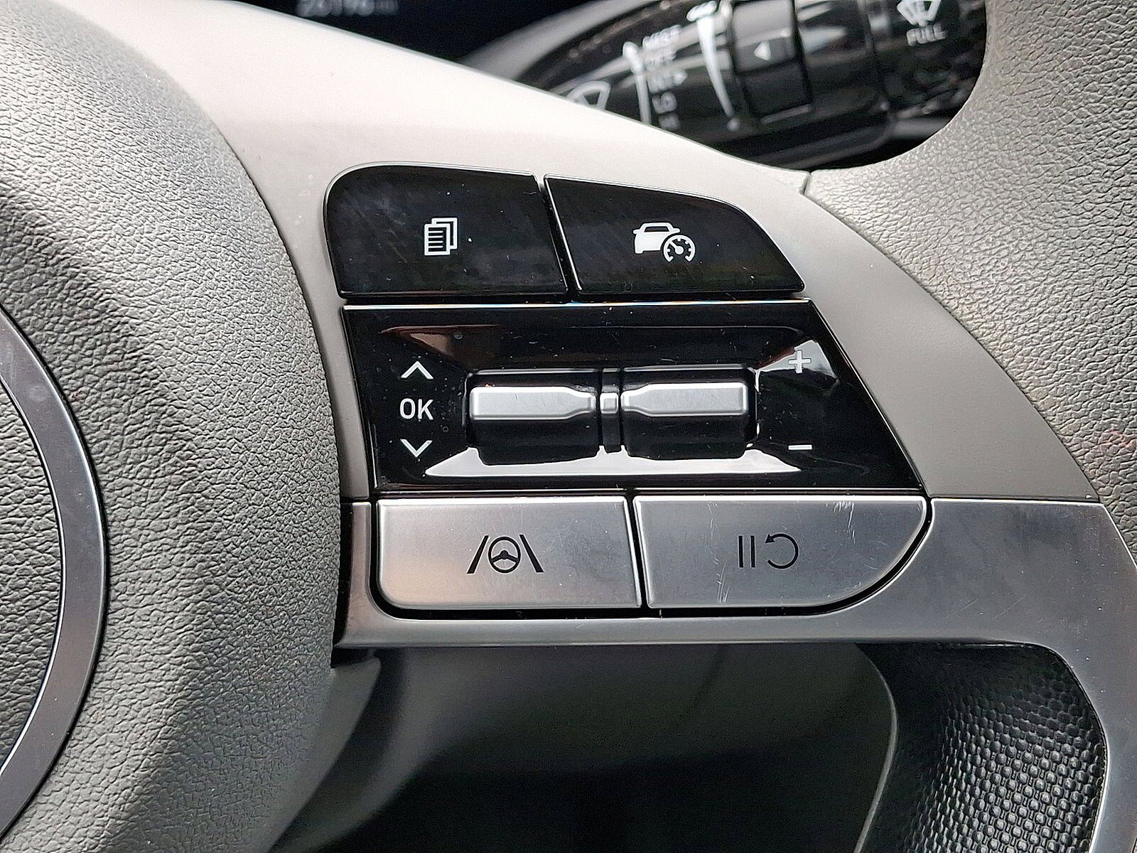 Used 2024 Hyundai Elantra SEL FWD image 18