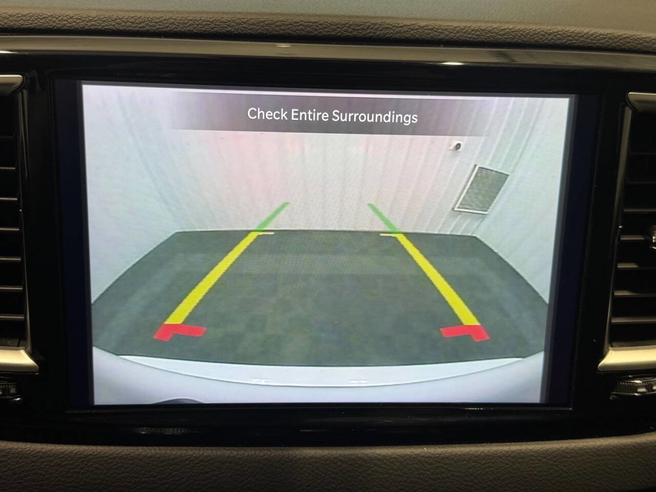 Used 2024 Chrysler Pacifica Touring-L FWD image 33